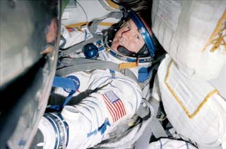 STS-89 Mission Specialist Andrew Thomas tries on his Sokol suit onboard the Soyuz during NASA-6. 